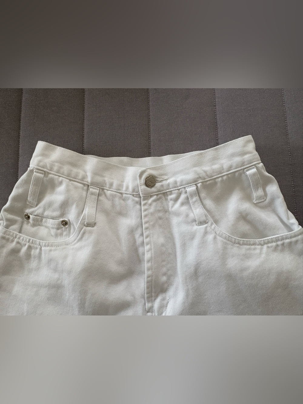 Vintage High-Rise White Denim Shorts for Women - Picture 7 of 12